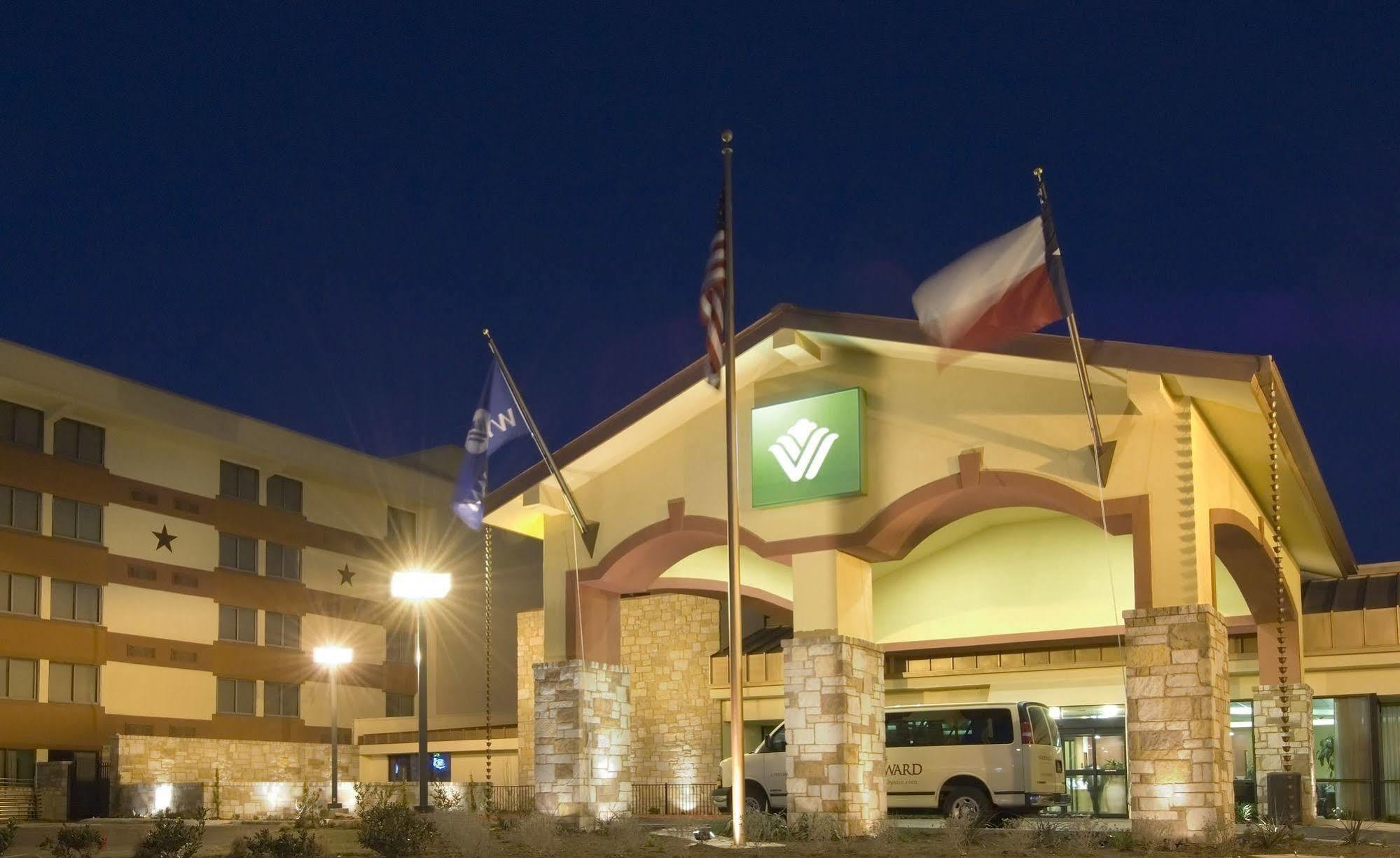 Wyndham Garden Hotel Austin Exterior photo